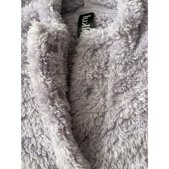 Comfy, cozy Women’s hoodie in lavender. Size XL - Picture 3 of 8
